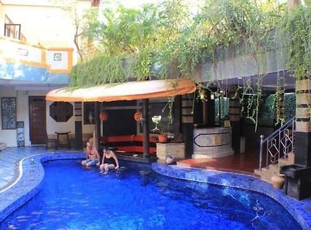 Sri Ratu Hotel Legian Exteriér fotografie
