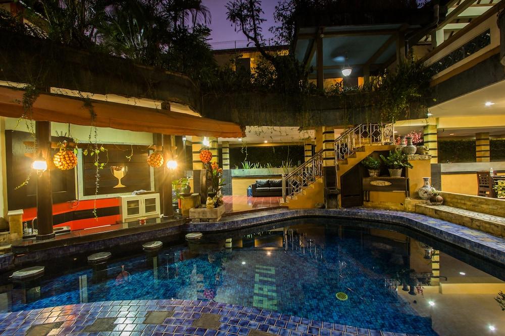 Sri Ratu Hotel Legian Exteriér fotografie