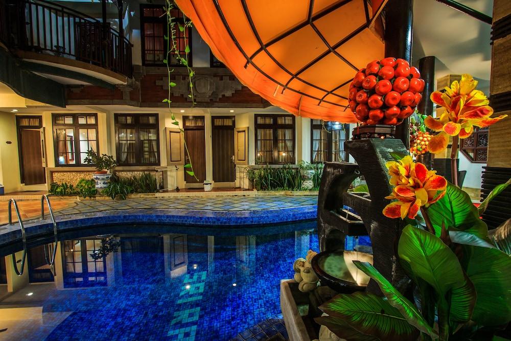 Sri Ratu Hotel Legian Exteriér fotografie